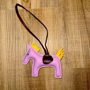 💜 PURPLE BROWN PONY HORSE RODEO BAG CHARM KEYCHAIN 💜